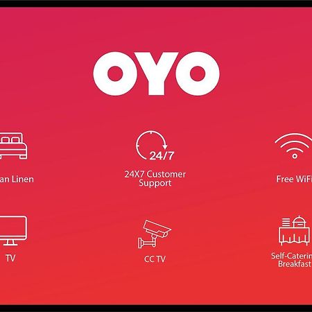 Oyo 9238 Hotel Meet Palace Naroda Exterior photo