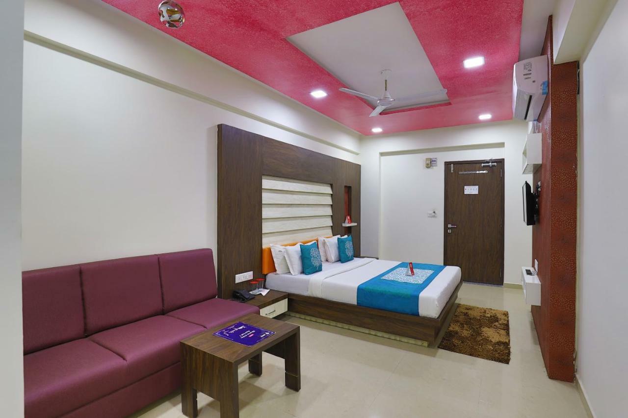 Oyo 9238 Hotel Meet Palace Naroda Exterior photo