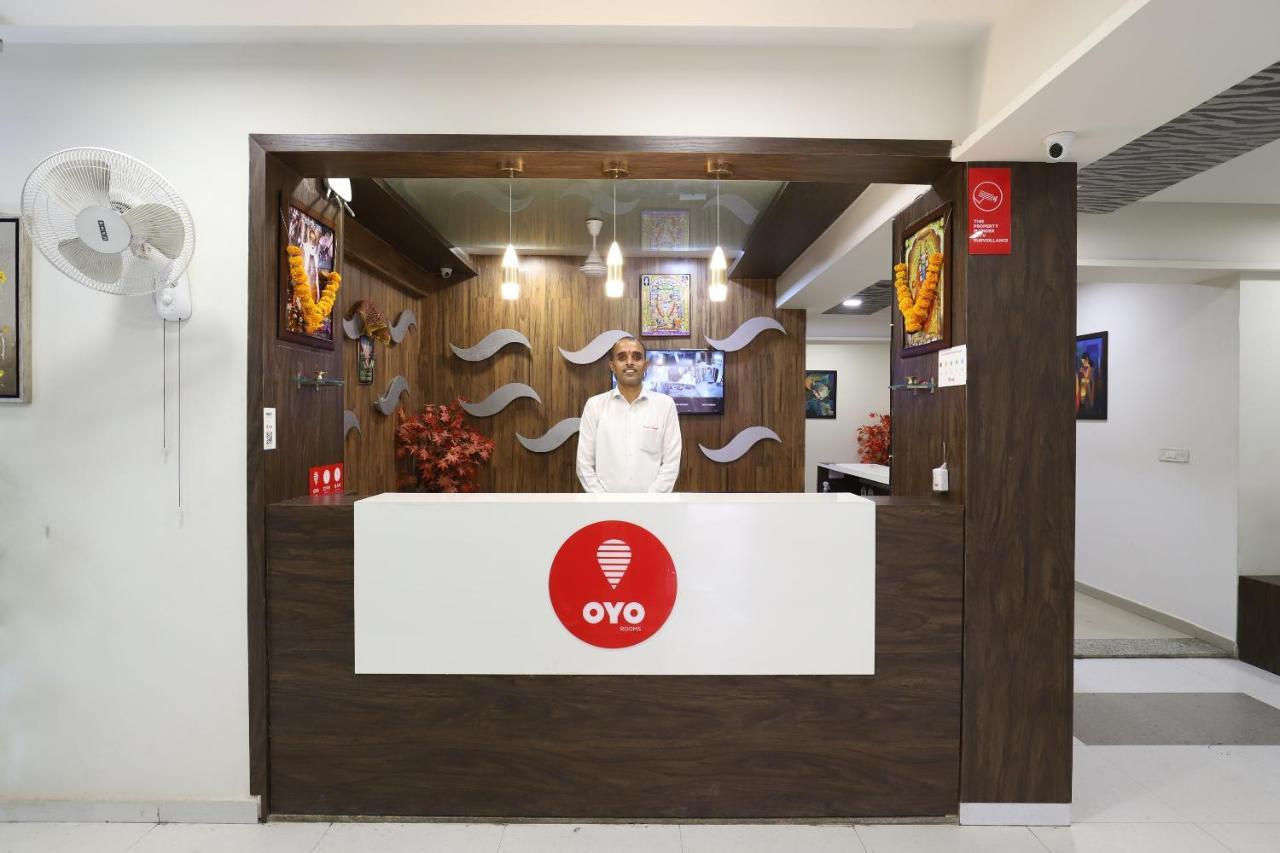Oyo 9238 Hotel Meet Palace Naroda Exterior photo