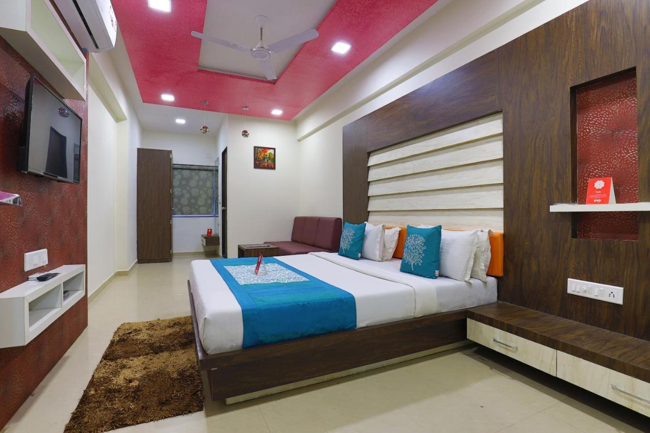 Oyo 9238 Hotel Meet Palace Naroda Exterior photo